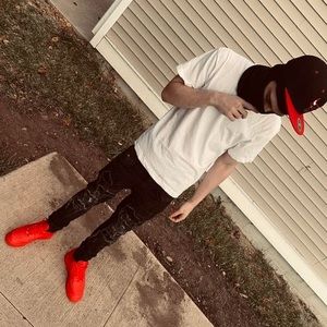 Meet your Posher, Kayron